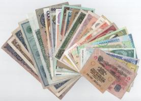27db-os vegyes, nagyrészt külföldi bankjegy tétel, közte Bulgária, Spanyolország, Horvátország stb. T:vegyes 27pcs of mixed, mostly foreign banknote lot, in it Bulgaria, Spain, Croatia etc. C:mixed