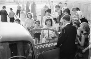 cca 1965 ,,Cigány esküvő", Marinkay István (1920-?) veszprémi fotóművész hagyatékából 80 db vin...