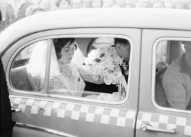 cca 1965 ,,Cigány esküvő", Marinkay István (1920-?) veszprémi fotóművész hagyatékából 80 db vin...