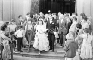 cca 1965 ,,Cigány esküvő", Marinkay István (1920-?) veszprémi fotóművész hagyatékából 80 db vin...