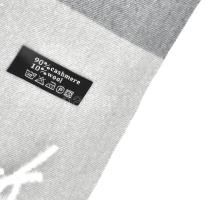 Szürke-fekete-fehér színű sál, jelzett (90% kasmír, 10% gyapjú), kb. 200x60 cm