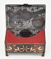 Filigrán díszítésű bronzírozott fém ékszeres doboz. Kopással, 18x10x8 cm