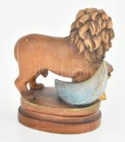 Oroszlán figura, faragott fa. 9 cm