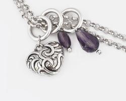 Kétsoros bizsu nyaklánc, nagy ovális ametiszt medállal + 4 db függővel, h: kb. 44 cm