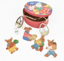 Húsvéti tojásos ovális fadoboz, benne húsvéti nyuszis díszek (7 db), 15,5x12,5x6 cm