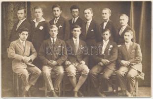 1928 Gyulafehérvár, Karlsburg, Alba Iulia; VIII. osztályt végzett tanulók csoportképe (Baumgarten Sándor, Dékány László, Schveininger Kamil..) / students. photo (fl)