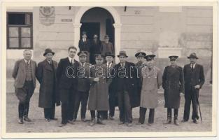 1929 Nagysink, Cincul Mare; tisztek a községháza előtt / officers in fornt of the town hall. photo