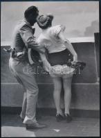 cca 1960 ,,Hoppá! Marilyn Monroe után szabadon..." 1 db modern nagyítás, jelzés nélkül, 21x15 cm