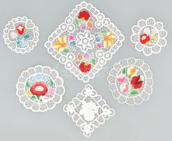 Kalocsai Richelieu csipke tétel, 6 db hímzett alátét / terítő, 10x10 cm és 19x18 cm között