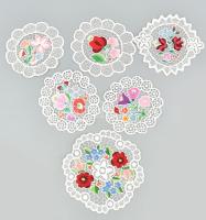 Kalocsai Richelieu csipke tétel, 6 db hímzett alátét / terítő, d: 14 - 20 cm