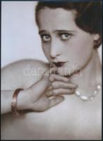 cca 1922 Révész és Bíró budapesti fényképészek műtermében készült női portré, 1 db modern nagyítás, ...