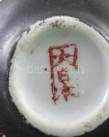 2 db japán mini váza. Kézzel festett, jelzett, kis kopottsággal, m: 5,5 - 6,5 cm