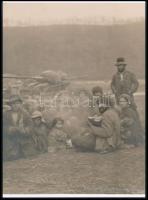 1915 ,,Cigánykaraván Korponánál", 1 db 1 db modern nagyítás, Kerny István (1879-1963) budapesti fotóművész hagyatékából, jelzés nélkül, 21x15 cm