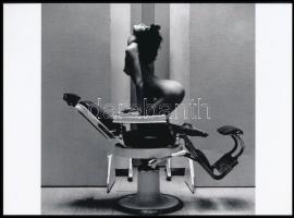 cca 1970 ,,Bizonytalan beteg a fogorvosnál: tömésre vagy húzásra készüljek?", 1 db modern nagyítás Botta Dénes (1921-2010) budapesti fotóművész aktfotó gyűjteményéből, jelzés nélkül, 21x15 cm