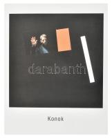 Konok Tamás: Konok. Kivonatok az erkölcsi bizonyítványomból. Montázsok 1985-87. Konok Tamás (1930-2020) a Nemzet Művésze címmel kitüntetett, Kossuth-díjas magyar festőművész DEDIKÁCIÓJÁVA. Székesfehérvár, 2001, Szent István Király Múzeum, 43+(1) p. Magyar, angol és francia nyelven. Konok Tamás műveinek reprodukcióival gazdagon illusztrálva. Kiadói papírkötés.