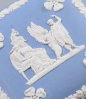 Wedgwood angol relief díszítéses biszkvit porcelán bonbonier. Jelzett, hibátlan, 10x10x5 cm