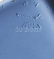 Wedgwood angol relief díszítéses biszkvit porcelán bonbonier. Jelzett, hibátlan, 10x10x5 cm