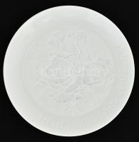 Herendi Porcelángyár litofán emléktányér, fehér mázas/biszkvit, jelzett, hibátlan, dobozában d: 15,5 cm