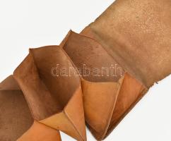 cca 19. sz második fele, Címeres marhabőr tárca. Kopással, kis sérülésekkel, 12,5x18 cm