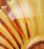 cca 1920/30, Borostyánszínű asztalközép, alján kis pattogzással, egyébként szép állapotban, 32x26x12...