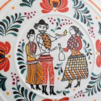 Hollóházi pálinkás szett. Kulacs dugó nélkül és 6 db pohár. Jelzett, hibátlan, dobozában