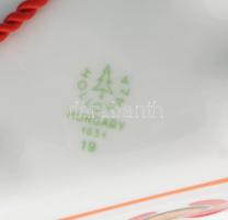 Hollóházi pálinkás szett. Kulacs dugó nélkül és 6 db pohár. Jelzett, hibátlan, dobozában