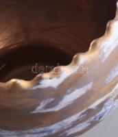 Design kaspó. Jelzett, kis kopással, m: 14,5 cm