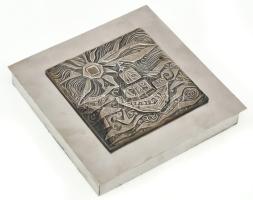 Iparművész fém doboz, fa betéttel, jelzés nélkül, 15x15 cm