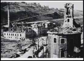 1945 Budapest, Rác-fürdő, Gellért-hegy, ami maradt a háború után, dr. Kunszt János (1892 -1960) budapesti fotóművész hagyatékából 1 db modern nagyítás, 15x21 cm