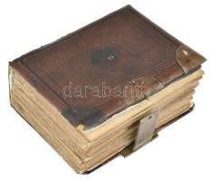 Régi fotóalbum vizitkártyák számára Réz veretes egészbőr kötésben, kissé sérült, benne 20 db sokszorosított Budapest fotó az 1940-es évekből