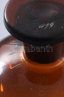 Patikai üveg. Anyagában színezett, dugóval, 1 1/2 l, hibátlan, m: 24 cm