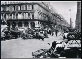 Robert Capa (1913-1954) (eredeti neve Friedmann Endre) magyar - francia fotóriporter felvétele (Pári...