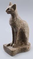 Egyiptomi Bastet macska isten szobor. Műkő. Fülén kis sérüléssel. 24 cm