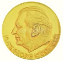 Németország DN "Kurt Georg Kiesinger" kétoldalas, peremén jelzett Au emlékérem dísztokban. Szign.: Holl (40,00g/0.900/40,5mm) T:UNC patina / Germany ND "Kurt Georg Kiesinger" double sided Au medallion, hallmarked on the edge, in case. Sign: Holl (40,00g/0.900/40,5mm) C:UNC patina