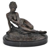 Hélene Leon Bertaux ( 1825 - 1909 ): Fürdőző lány, lepkével. Bronz, jelzett, márvány talapzaton. sz? 29 cm, m: 26 cm