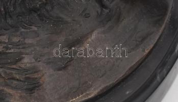 Hélene Leon Bertaux ( 1825 - 1909 ): Fürdőző lány, lepkével. Bronz, jelzett, márvány talapzaton. sz?...