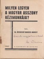 Wienerné Bakoss Margit: Milyen legyen a magyar asszony kézimunkája? (Dedikált.) [Budapest?], 1937. Szerző (,,Grafika" Nyomdavállalat [Weber Gusztáv], Újpest). 61 + [3] p. Egyetlen kiadás. Dedikált: ,,Őszinte nagyrabecsüléssel: dr. Wienerné". A Tormay Cécile írónő emlékének ajánlott rövid szakmunka a romlatlan népi motívumkincs megóvása mellett érvel, és eltanácsol a nyugati mintára termelt, gyökértelen tömegtermékektől. Fűzve, enyhén sérült, enyhén vízfoltos kiadói borítóban.