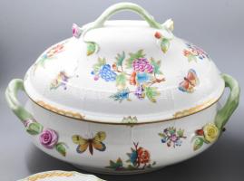 Herendi Viktória mintás 71 darabos étkészlet. Jelzett, kézzel festett, zömmel egy készletből való gy...