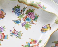 Herendi Viktória mintás 71 darabos étkészlet. Jelzett, kézzel festett, zömmel egy készletből való gy...