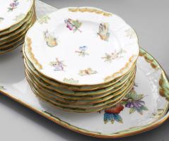 Herendi Viktória mintás 71 darabos étkészlet. Jelzett, kézzel festett, zömmel egy készletből való gy...