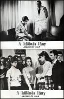 cca 1962 ,,A különös lány" című jugoszláv film jelenetei és szereplői, 19 db vintage produkciós filmfotó (vitrinfotó, lobbyfotó) ezüst zselatinos fotópapíron, a használatból eredő (esetleges) kisebb hibákkal, 18x24 cm
