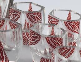 Art deco italos készlet. Lapokra fazettált, bíborpácolt szigetekben csiszolt díszítéssel. Italos üve...