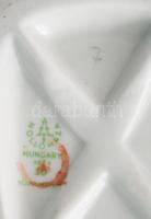 Hollóházi 2 darab népviseletes lány figura. Jelzett, hibátlan (alátámasztási nyommal), m: 29-30 cm