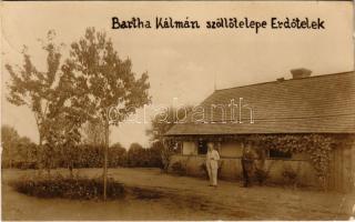 1940 Erdőtelek, Bartha Kálmán szőlőtelepe a tulajdonossal és Maczky Gyula főjegyzővel. photo (EK)