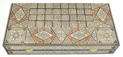 Marokkói fa csontberakásos sakk doboz. Rendkívül gazdag csont berakásokkal, minimális kopottsággal, ...