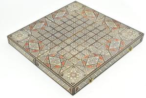 Marokkói fa csontberakásos sakk doboz. Rendkívül gazdag csont berakásokkal, minimális kopottsággal, ...