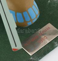 Katonai makett tétel: Pestvidéki Gépgyár helikopter, ágyú, puska, géppuska, talapzatok, h: 20-47 cm,...