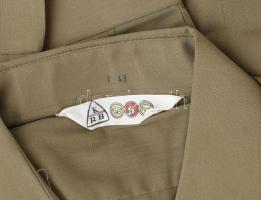 12 db Magyar Néphadsereg katonai ing. némelyik bontatlan, hozzá új zoknik, bőr kesztyű, öv, vállap m...