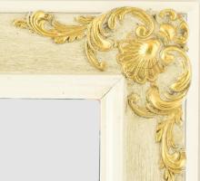 Tükör, olasz stílusú fa képkeretben, részben aranyozott, kis sérüléssel, összességében jó állapotban...