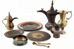 Doboznyi fém bolha tétel, közte érdekes darabokkal, közte emeletes kínáló, karaffa, dísztál, stb